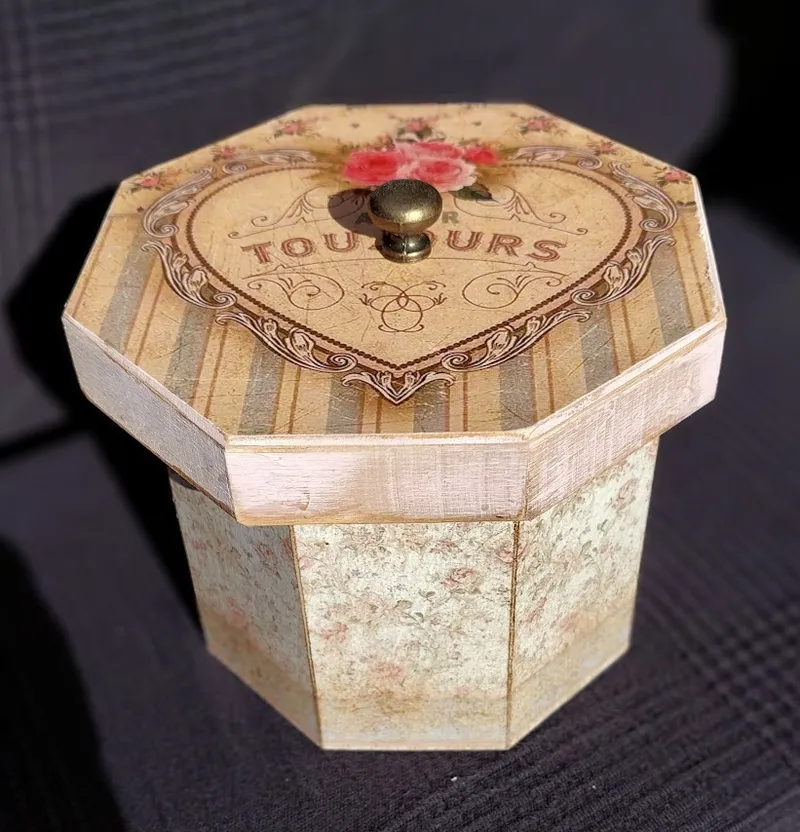 Decoupage díszdobozok