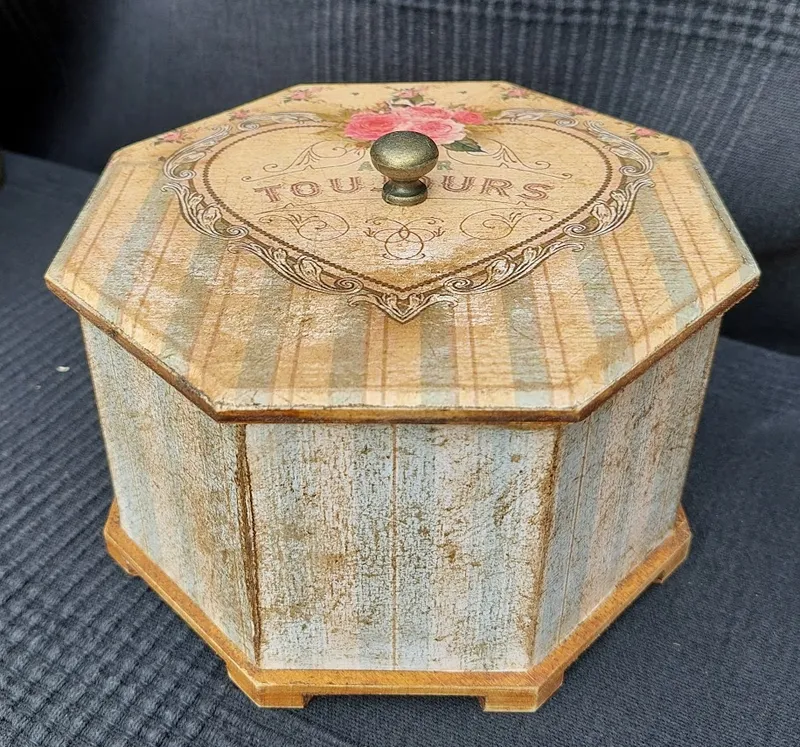 Decoupage díszdobozok