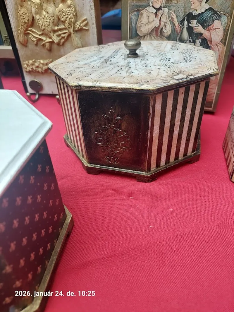 Decoupage díszdobozok